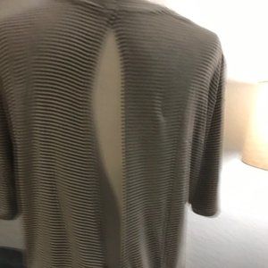 NY & Co Shirt - Short Sleeve Cropped w/ Open Back